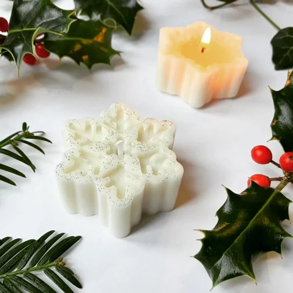 Mini Christmas snowflake scented pillar candles vegan-friendly
